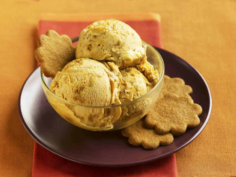 点心,无人,横图,俯视,室内,特写,白天,餐桌,桌子,餐具,一堆,许多,橙色背景,阴影,堆叠,堆积,反射,布料,碟子,盘,影子,食品,冰激凌,曲奇,清凉,布纹,桌布,食物,盘子,餐巾,碟,台布,饼干,冷饮,零食,舒服,冰淇淋,摄影,影棚,餐台,堆,解暑,解渴,雪糕,曲奇饼,曲奇饼干,舒爽,冰糕,消暑,彩图,高角度拍摄,影棚拍摄,拍摄