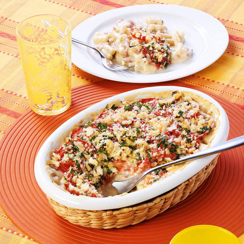 点心,面包,面食,面条,意大利面,无人,方图,俯视,室内,特写,白天,西餐,桌面,桌子,蔬菜,西红柿,杯子,餐具,金属制品,阴影,新鲜,反射,金属,木制,叉子,碟子,盘,影子,勺子,面,肉,料理,食品,面点,火腿,猪肉,肉类,玻璃制品,食物,腌制,糕点,一个,盘子,木制品,水杯,调羹,碟,汤匙,西式,有机食品,绿色食品,单个,肉食,餐叉,豚肉,熏制,火肉,兰熏,猪腿,玻璃杯,进餐用具,番茄,彩图,高角度拍摄