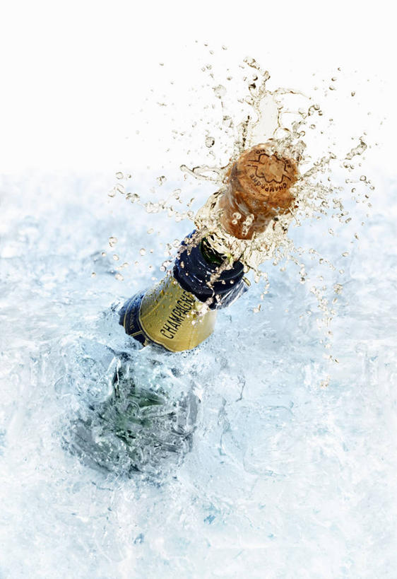 葡萄酒,无人,竖图,俯视,室内,特写,白天,白色背景,奢侈,快乐,飞溅,溅,液体,水滴,浪漫,红酒瓶,玻璃制品,酒,酒瓶,水珠,饮料,一个,玻璃瓶,瓶子,香槟,瓶塞,诱惑,摄影,影棚,单个,葡萄酒瓶,保存,密封,喷洒,气泡酒,起泡酒,汽酒,彩图,高角度拍摄,影棚拍摄,高兴,欢笑,拍摄