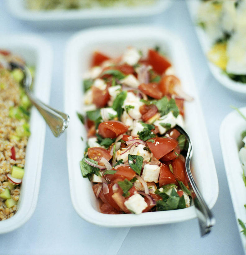 奶酪,无人,竖图,俯视,室内,特写,白天,桌面,桌子,茄子,蔬菜,金属制品,许多,阴影,朦胧,模糊,新鲜,反射,金属,木制,影子,勺子,陶瓷,生食,蔬菜沙拉,干酪,起司,沙拉,食品,陶瓷制品,芝士,很多,营养,色拉,沙律,食物,木制品,容器,调羹,汤匙,碗,乳酪,有机食品,绿色食品,色拉酱,储藏,乳制品,储存,千岛酱,发酵,山羊奶酪,落苏,酪酥,昆仑瓜,矮瓜,彩图,高角度拍摄,贮存