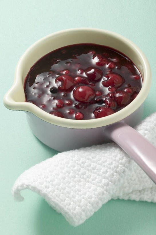 无人,竖图,俯视,室内,特写,白天,烹饪,桌面,桌子,浆果,樱桃,厨具,水果,绿色背景,阴影,新鲜,反射,木制,炖锅,纺织物,锅子,影子,陶瓷,灯笼果,调料,酱料,酱汁,生食,佐料,食品,果实,陶瓷制品,调味品,调味料,锅,酱,食物,一个,红色,木制品,毛巾,果酱,清洁,摄影,有机食品,绿色食品,影棚,单个,锅具,保暖,红醋栗,透气,烹饪用具,防水,果子酱,储水,耐磨,吸水,烹调用具,樱珠,莺桃,英桃,楔桃,牛桃,荆桃,醋栗,烹调,彩图,高角度拍摄,影棚拍摄,拍摄