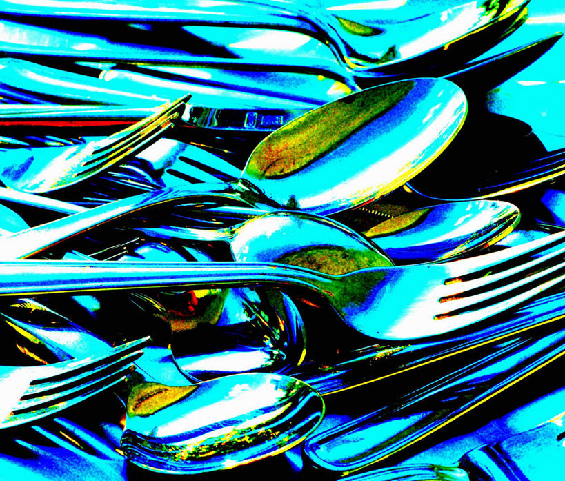 无人,横图,俯视,室内,特写,白天,桌面,桌子,静物,餐具,金属制品,一堆,许多,阴影,堆叠,堆积,朦胧,模糊,反射,金属,木制,叉子,刀叉,刀子,影子,勺子,很多,木制品,调羹,汤匙,堆,餐刀,餐叉,进餐用具,彩图,高角度拍摄