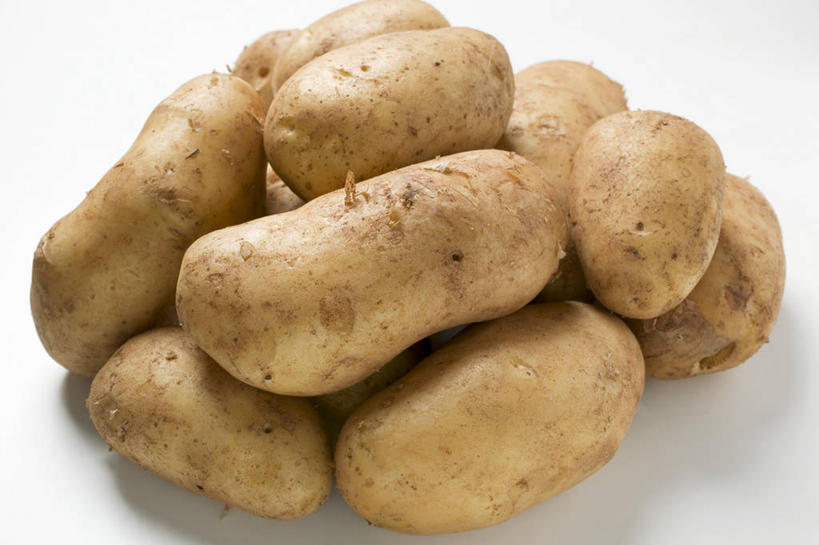 无人,横图,俯视,室内,特写,白天,白色背景,桌面,桌子,蔬菜,土豆,一堆,许多,阴影,堆叠,堆积,新鲜,反射,木制,影子,食品,很多,食物,木制品,摄影,有机食品,绿色食品,影棚,堆,馍馍蛋,洋芋,山药蛋,马铃薯,彩图,高角度拍摄,影棚拍摄,拍摄