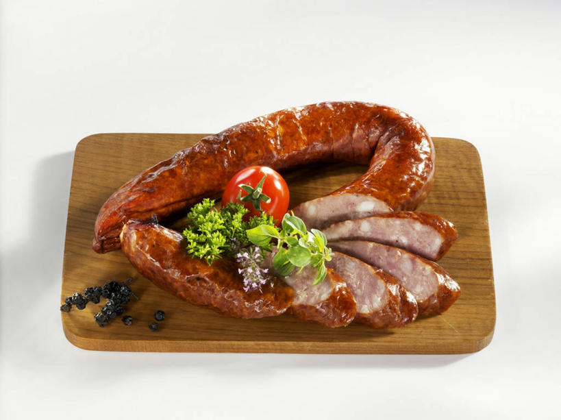 无人,横图,俯视,室内,特写,白天,白色背景,桌面,桌子,芹菜,蔬菜,西红柿,叶子,阴影,新鲜,反射,木制,影子,肉,香肠,食品,绿叶,案板,腊肠,猪肉,肉类,砧板,食物,木制品,嫩叶,摄影,有机食品,绿色食品,荷兰芹,欧芹,香芹,影棚,横截面,剖面,肉食,豚肉,法香,巴西利,洋香菜,洋芫荽,法国香菜,旱芹菜,番荽,截面,截面图形,叶,叶片,番茄,彩图,高角度拍摄,影棚拍摄,拍摄