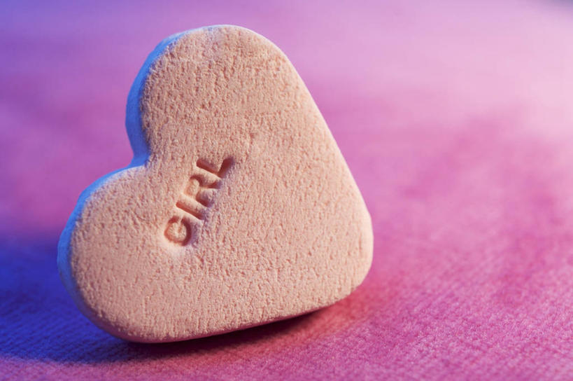 无人,横图,俯视,室内,特写,白天,爱情,桌面,桌子,情人节,阴影,粉色背景,节日,爱心,庆祝,反射,木制,英文,标志,文字,影子,字符,字母,食品,糖,糖果,甜点,甜品,软糖,浪漫,文化,棉花糖,标识,食物,一个,木制品,甜食,庆典,温暖,温馨,心形,恩爱,摄影,影棚,单个,纪念,英文字母,和睦,心型,彩图,高角度拍摄,影棚拍摄,拍摄,融洽