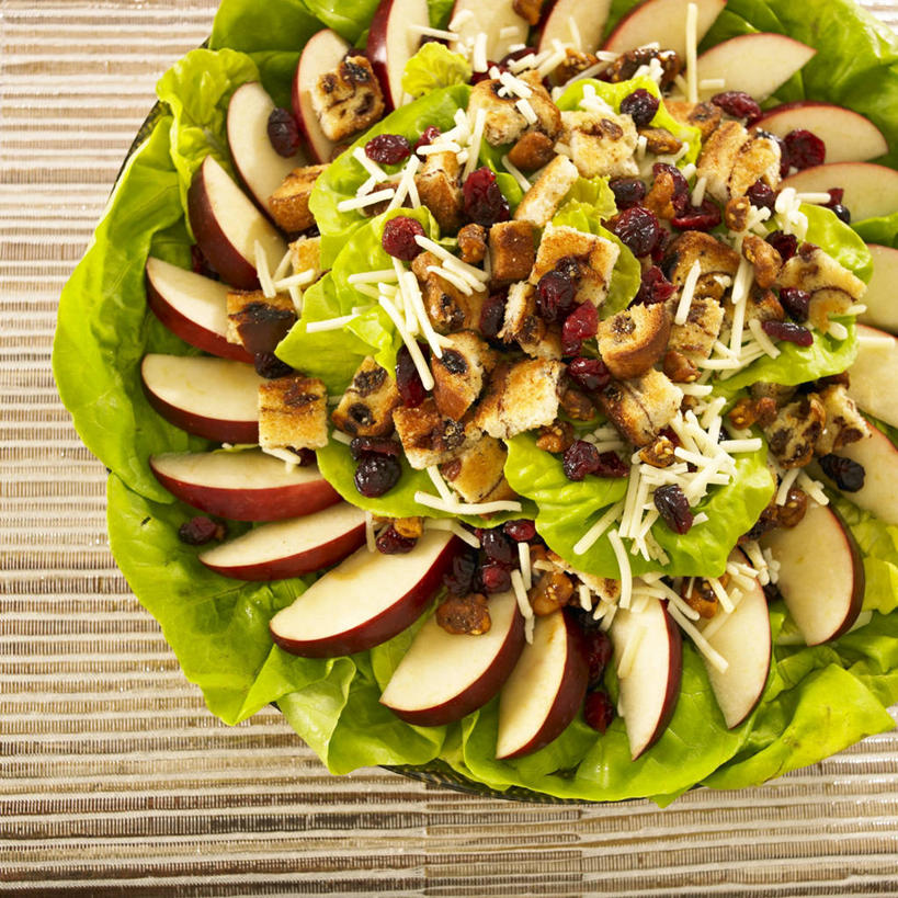 点心,面包,无人,方图,俯视,室内,特写,白天,植物,桌面,桌子,苹果,葡萄,蔬菜,水果,叶子,圣诞节,阴影,节日,庆祝,新鲜,环绕,围绕,反射,木制,纹理,影子,陶瓷,生菜,莴苣,生食,蔬菜沙拉,沙拉,食品,面点,绿叶,陶瓷制品,环抱,文化,色拉,沙律,食物,糕点,一个,绿色,木制品,容器,碗,庆典,嫩叶,葡萄干,有机食品,绿色食品,单个,纪念,色拉酱,储藏,储存,千岛酱,肌理,春菜,鹅仔菜,莴仔菜,千金菜,叶用莴苣,萦绕,奶油生菜,乌珠木,叶,叶片,叶脉,山葫芦,蒲桃,草龙珠,彩图,高角度拍摄,贮存