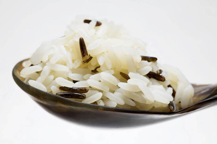 米饭,无人,横图,室内,特写,白天,白色背景,正面,餐桌,桌子,一堆,阴影,堆叠,堆积,反射,影子,勺子,谷类,谷物,饭,米,大米,一个,调羹,汤匙,摄影,影棚,单个,餐台,堆,五谷,长粒米,籼米,彩图,影棚拍摄,拍摄