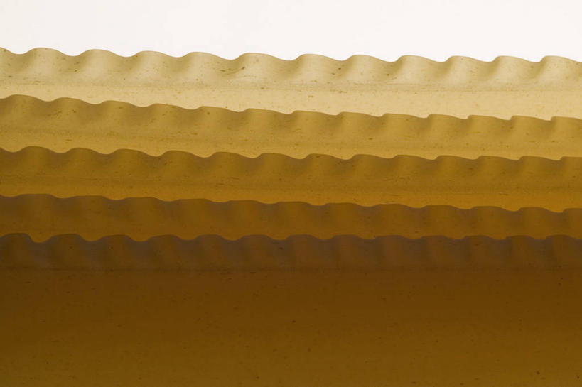 面食,面条,意大利面,无人,横图,俯视,室内,特写,白天,白色背景,西餐,餐桌,桌子,许多,阴影,反射,影子,面,料理,食品,很多,食物,黄色,西式,摄影,影棚,餐台,彩图,高角度拍摄,影棚拍摄,拍摄,千层面,意大利千层面