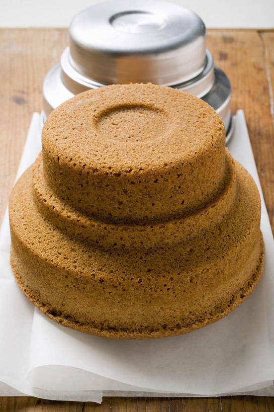 点心,无人,竖图,俯视,室内,特写,白天,下午茶,餐桌,桌子,餐具,金属制品,阴影,反射,金属,碟子,烤盘,盘,影子,食品,食物,糕点,一个,盘子,碟,奶油蛋糕,单个,餐台,磅蛋糕,彩图,高角度拍摄,蛋糕