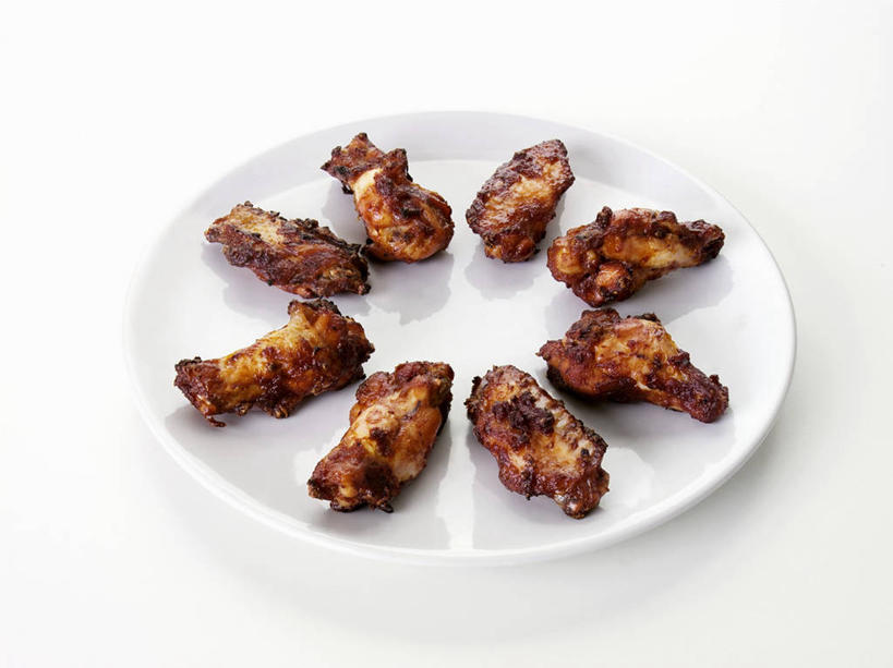 无人,横图,俯视,室内,特写,白天,白色背景,烹饪,餐桌,桌子,餐具,许多,阴影,环绕,围绕,反射,碟子,盘,影子,料理,食品,很多,环抱,鸡翅,菜肴,美食,食物,排列,一个,盘子,碟,摄影,佳肴,影棚,单个,餐台,烤鸡翅,摆列,萦绕,彩图,高角度拍摄,影棚拍摄,拍摄,布列,分列