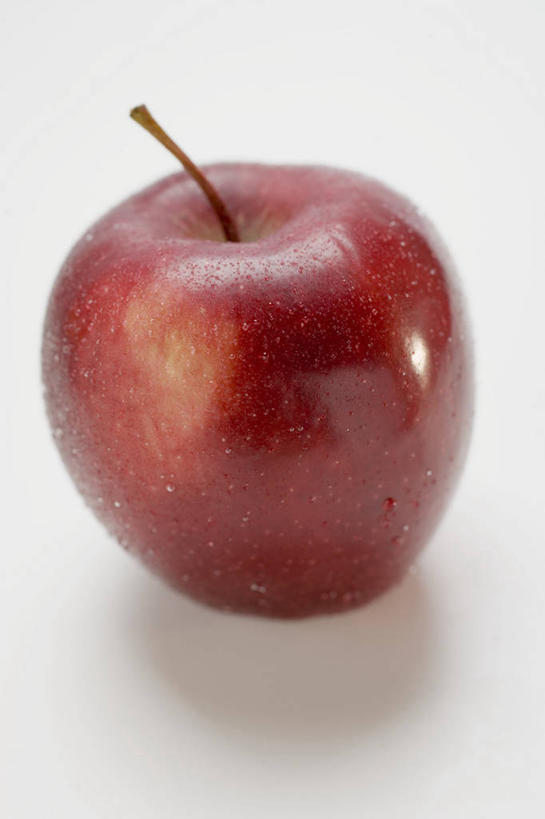 无人,竖图,俯视,室内,特写,白天,白色背景,餐桌,桌子,苹果,水果,阴影,新鲜,反射,影子,生食,食品,果实,食物,一个,红色,红苹果,摄影,有机食品,绿色食品,影棚,单个,餐台,彩图,高角度拍摄,影棚拍摄,拍摄