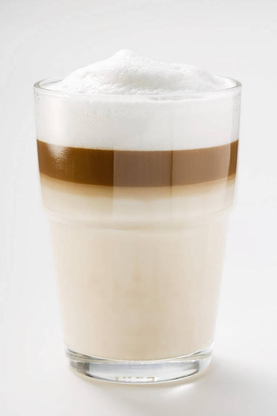 咖啡,无人,竖图,室内,特写,白天,白色背景,正面,幸福,餐桌,桌子,杯子,阴影,反射,影子,一杯,娱乐,玻璃制品,饮料,一个,水杯,享受,休闲,温馨,放松,乐趣,摄影,影棚,单个,餐台,提神,舒适,醒脑,软饮料,拿铁,拿铁咖啡,玻璃杯,彩图,影棚拍摄,拍摄