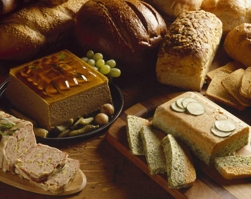 点心,面包,无人,横图,俯视,室内,特写,白天,餐桌,桌子,葡萄,餐具,水果,一堆,许多,阴影,堆叠,堆积,新鲜,反射,木制,碟子,盘,影子,肉,生食,鱼肉,食品,面点,果实,肉类,食物,糕点,盘子,木制品,碟,有机食品,绿色食品,餐台,堆,肉食,山葫芦,蒲桃,草龙珠,彩图,高角度拍摄