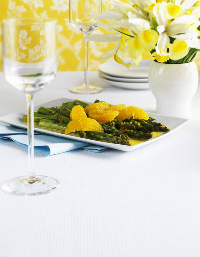 无人,竖图,俯视,室内,特写,白天,植物,餐桌,桌子,柑橘,芦笋,蔬菜,餐具,水果,阴影,新鲜,盛开,反射,碟子,盘,盆栽,影子,生食,蔬菜沙拉,沙拉,食品,盆景,花蕾,色拉,沙律,花,花瓣,花朵,鲜花,食物,绿色,白色,自然,盘子,碟,花苞,花蕊,有机食品,绿色食品,生长,成长,餐台,色拉酱,千岛酱,橘子,桔子,橙子,橙,猪尾巴,药鸡豆子,石刁柏,蚂蚁杆,龙须菜,狼尾巴根,彩图,高角度拍摄