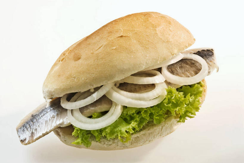 点心,海鲜,面包,无人,横图,俯视,室内,特写,白天,白色背景,烹饪,西餐,桌面,桌子,蔬菜,洋葱,叶子,阴影,新鲜,反射,木制,影子,生菜,莴苣,肉,鱼肉,三明治,料理,食品,面点,绿叶,水产,菜肴,美食,肉类,海洋生物,食物,糕点,一个,木制品,快餐,嫩叶,西式,摄影,佳肴,有机食品,绿色食品,影棚,单个,鲱鱼,玉葱,水生动物,海产品,水生物,肉食,西式快餐,海底动物,小圆面包,三文治,春菜,鹅仔菜,莴仔菜,千金菜,叶用莴苣,太平洋鲱鱼,叶,叶片,圆葱,洋葱头,球葱,葱头,彩图,高角度拍摄,影棚拍摄,拍摄