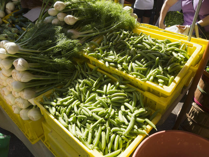 无人,菜场,横图,俯视,室外,特写,白天,购物,消费,植物,豆,大豆,蔬菜,洋葱,一堆,许多,阴影,堆叠,堆积,新鲜,光线,影子,塑料,豆类,豆子,毛豆,食品,集市,市场,很多,盒子,食物,阳光,容器,塑料制品,金融,有机食品,绿色食品,储藏,堆,储存,玉葱,选购,贸易,豆科,枝豆,菜市,圆葱,洋葱头,球葱,黄豆,葱头,彩图,高角度拍摄,菜市场,贮存