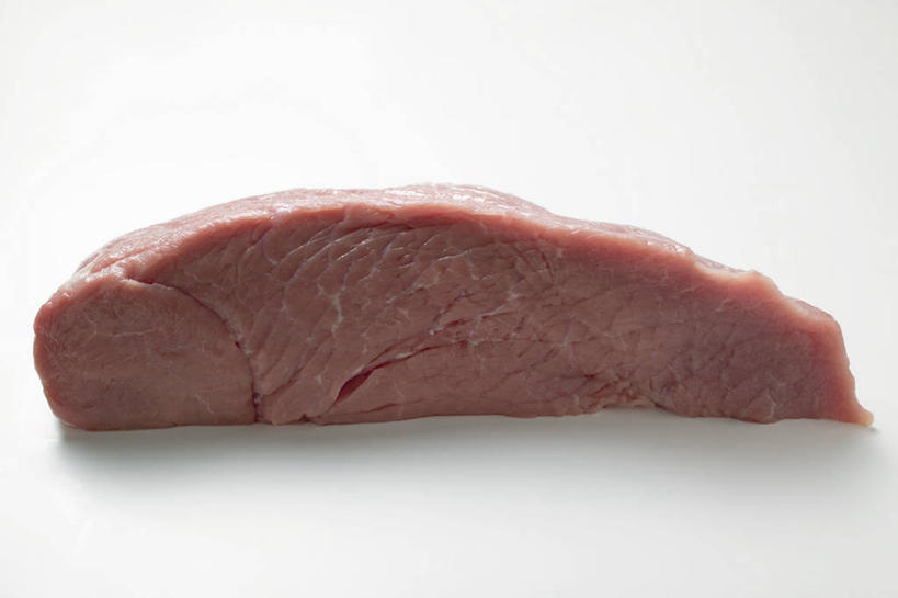 无人,横图,俯视,室内,特写,白天,白色背景,桌面,桌子,一块,阴影,反射,纹路,木制,纹理,影子,肉,牛肉,肉类,红色,木制品,摄影,影棚,肉食,肌理,彩图,高角度拍摄,影棚拍摄,拍摄