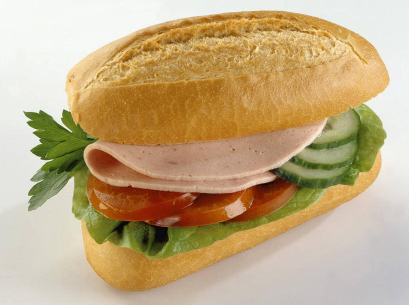 点心,面包,无人,横图,俯视,室内,特写,白天,白色背景,烹饪,西餐,桌面,桌子,黄瓜,蔬菜,西红柿,叶子,阴影,新鲜,反射,木制,影子,生菜,莴苣,香菜,肉,牛肉,三明治,料理,食品,面点,绿叶,火腿,猪肉,菜肴,美食,肉类,食物,腌制,糕点,一个,木制品,快餐,嫩叶,西式,摄影,佳肴,有机食品,绿色食品,影棚,单个,肉食,西式快餐,小圆面包,胡菜,香荽,原荽,园荽,芫荽,三文治,豚肉,春菜,鹅仔菜,莴仔菜,千金菜,胡荽,莞荽,芫茜,芫蓿,莚葛草,莚荽菜,叶用莴苣,熏制,火肉,兰熏,猪腿,叶,叶片,青瓜,胡瓜,番茄,彩图,高角度拍摄,影棚拍摄,拍摄