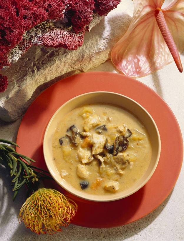 咖哩,无人,竖图,俯视,室内,特写,白天,烹饪,桌面,桌子,蔬菜,土豆,餐具,阴影,新鲜,反射,木制,碟子,盘,影子,陶瓷,调料,鸡肉,肉,料理,食品,陶瓷制品,调味品,调味料,咖喱,菜肴,美食,肉类,食物,盘子,木制品,容器,碟,碗,佳肴,有机食品,绿色食品,储藏,储存,肉食,咖喱鸡,咖喱鸡块,馍馍蛋,印度菜,印度料理,洋芋,山药蛋,马铃薯,彩图,高角度拍摄,贮存