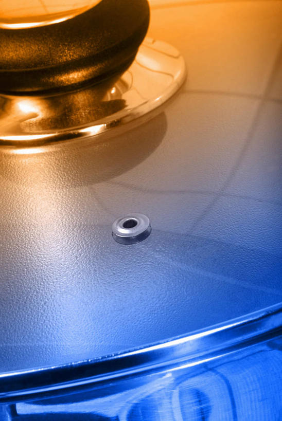 无人,竖图,俯视,室内,特写,白天,烹饪,静物,厨具,金属制品,阴影,反射,金属,锅子,影子,锅盖,锅,锅具,烹饪用具,烹调用具,烹调,彩图,高角度拍摄