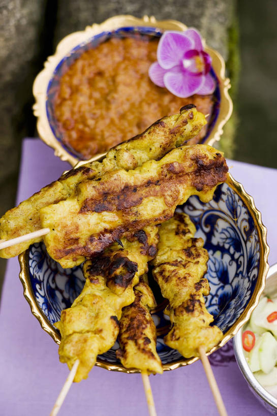 无人,竖图,俯视,室内,特写,白天,烹饪,浆果,蓝莓,水果,朦胧,模糊,新鲜,盛开,陶瓷,调料,酱料,酱汁,生食,佐料,料理,食品,果实,陶瓷制品,调味品,调味料,花蕾,酱,菜肴,美食,花,花瓣,花朵,鲜花,食物,容器,碗,花苞,花蕊,花生酱,佳肴,有机食品,绿色食品,储藏,高雅,储存,淡泊,花中君子,印度菜,印度料理,兰花,山都柿,蓝浆果,蓝靛果,彩图,高角度拍摄,东南亚菜,沙嗲,印尼爪哇菜,贮存