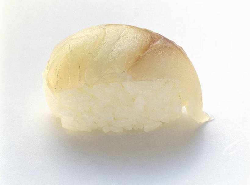 海鲜,米饭,寿司,无人,横图,俯视,室内,特写,白天,白色背景,烹饪,餐桌,桌子,阴影,反射,鱼,影子,肉,鱼肉,日本料理,料理,食品,饭,水产,菜肴,美食,肉类,鱼类,海洋生物,食物,一个,日式料理,日式,摄影,佳肴,影棚,单个,餐台,鲳鱼,五谷,水生动物,手握寿司,海产品,醋饭,水生物,肉食,海底动物,握寿司,押寿司,四喜饭,彩图,高角度拍摄,影棚拍摄,拍摄