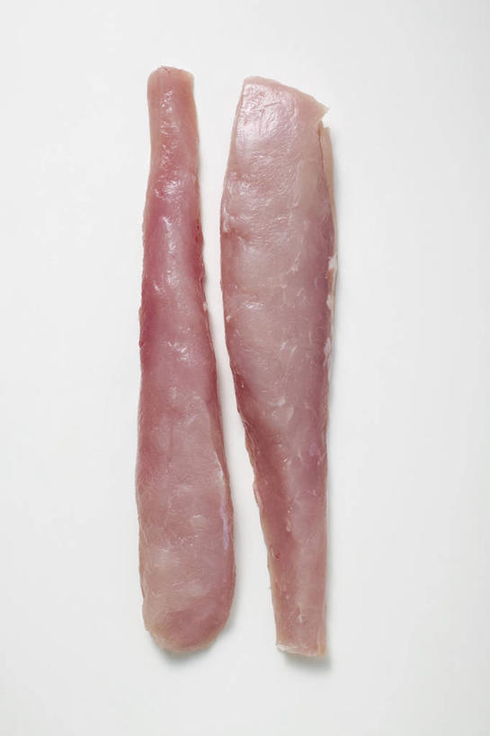 无人,竖图,俯视,室内,特写,白天,白色背景,餐桌,桌子,两块,阴影,反射,影子,肉,猪肉,肉类,红色,摄影,影棚,餐台,里脊肉,肉食,豚肉,彩图,高角度拍摄,影棚拍摄,拍摄,里脊,猪里脊肉