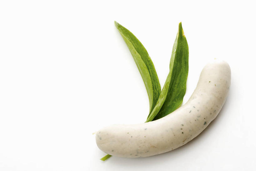 无人,横图,俯视,室内,特写,白天,白色背景,桌面,桌子,叶子,阴影,反射,木制,影子,香肠,绿叶,腊肠,一个,白色,木制品,嫩叶,摄影,影棚,单个,叶,叶片,彩图,高角度拍摄,影棚拍摄,拍摄,巴伐利亚白香肠,白香肠