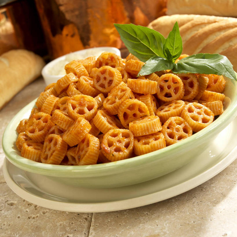 点心,面包,面食,面条,意大利面,无人,方图,俯视,室内,特写,白天,西餐,植物,桌面,桌子,餐具,叶子,一堆,许多,阴影,堆叠,堆积,反射,木制,碟子,盘,纹理,影子,陶瓷,调料,酱料,酱汁,面,茄汁,香料,佐料,料理,食品,面点,绿叶,草药,陶瓷制品,调味品,很多,调味料,法国面包,番茄酱,酱,中药,食物,糕点,一个,绿色,盘子,木制品,容器,碟,碗,香草,嫩叶,西式,单个,储藏,堆,法棍,罗勒,长棍面包,储存,紫苏,药材,中草药,九层塔,圣约瑟夫草,甜罗勒,法式长棍面包,兰香,中药材,本草,肌理,叶,叶片,叶脉,彩图,高角度拍摄,车轮面,贮存