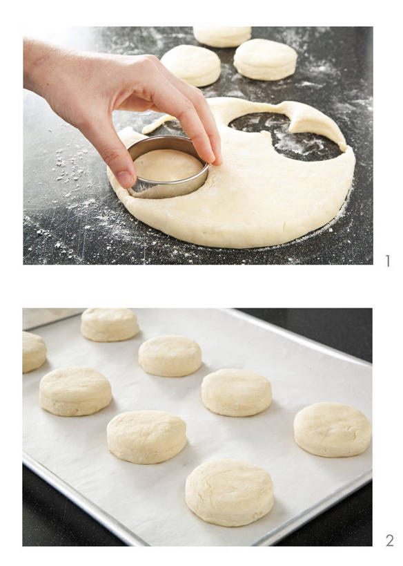 点心,面包,西方人,手,一个人,竖图,俯视,室内,特写,白天,白色背景,桌面,桌子,金属制品,欧洲,欧洲人,仅一个年轻女性,仅一个女性,仅一个人,握,阴影,反射,金属,木制,粉末,影子,面粉,食品,面点,拿,粮食,拿着,食物,糕点,木制品,手部,粉,握着,摄影,影棚,模具,单手,农产品,面点师,烘焙师,原材料,小圆面包,粉状,步调,步骤,年轻女性,女人,女性,白种人,半身,彩图,高角度拍摄,影棚拍摄,拍摄