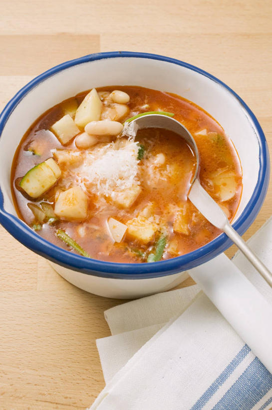 面食,奶酪,通心粉,无人,竖图,俯视,室内,特写,白天,烹饪,西餐,桌面,桌子,蔬菜,厨具,金属制品,阴影,新鲜,反射,金属,木制,粉末,锅子,影子,勺子,面,通心面,干酪,起司,芝士粉,料理,食品,芝士,营养,锅,食物,餐巾,木制品,调羹,汤匙,粉,乳酪,西式,摄影,有机食品,绿色食品,影棚,锅具,乳制品,发酵,烹饪用具,粉状,粉剂,保洁方巾,口布,烹调用具,烹调,彩图,高角度拍摄,影棚拍摄,拍摄