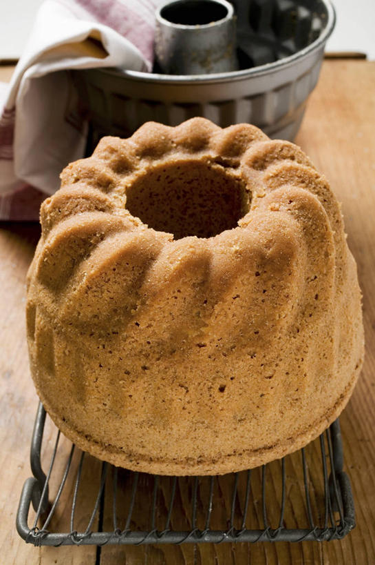 点心,无人,竖图,俯视,室内,特写,白天,白色背景,烘焙,下午茶,桌面,桌子,金属制品,阴影,反射,金属,木制,影子,食品,架子,食物,糕点,一个,木制品,容器,奶油蛋糕,摄影,影棚,单个,储藏,储存,冷却,冷却架,磅蛋糕,彩图,高角度拍摄,影棚拍摄,拍摄,贮存,蛋糕