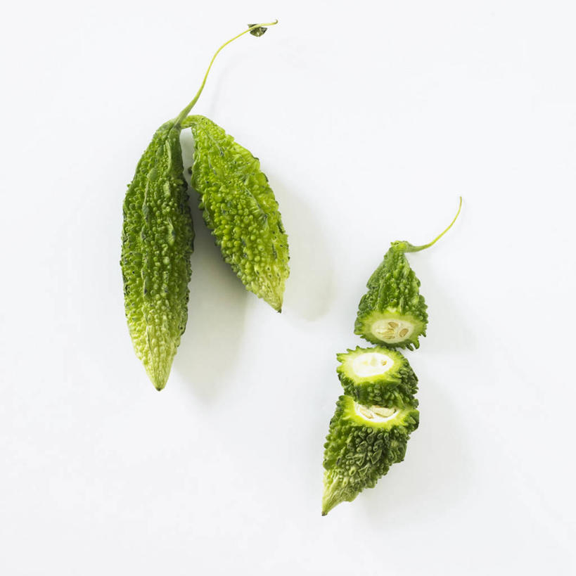 方图,室内,特写,白天,白色背景,正面,蔬菜,切开,阴影,新鲜,反射,影子,苦瓜,食品,食物,切,凉瓜,摄影,有机食品,绿色食品,影棚,剖面,切面,君子菜,癞瓜,癞葡萄,半身,彩图,影棚拍摄,拍摄