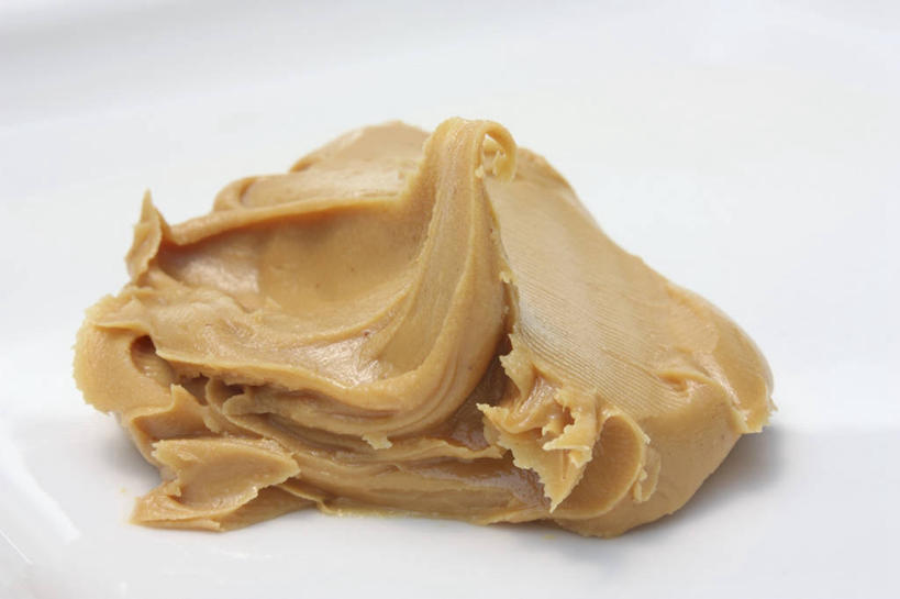 无人,横图,俯视,室内,特写,白天,白色背景,桌面,桌子,餐具,阴影,反射,木制,碟子,盘,影子,调料,酱料,酱汁,佐料,调味品,调味料,酱,一个,盘子,木制品,碟,花生酱,摄影,影棚,单个,彩图,高角度拍摄,影棚拍摄,拍摄