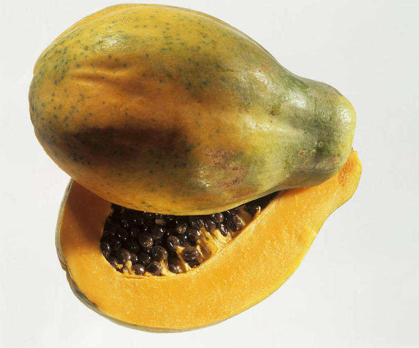 无人,横图,俯视,室内,特写,白天,白色背景,桌面,桌子,木瓜,水果,切开,阴影,新鲜,反射,木制,影子,生食,食品,果实,食物,木制品,切,摄影,有机食品,绿色食品,影棚,剖面,切面,奶匏,蓬生果,乳瓜,石瓜,万寿匏,万寿果,番木瓜,彩图,高角度拍摄,影棚拍摄,拍摄