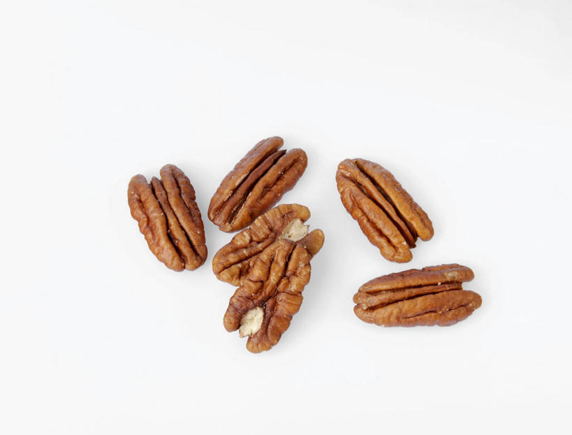 无人,横图,俯视,室内,特写,白天,白色背景,餐桌,桌子,许多,阴影,反射,影子,核桃,坚果,果实,排列,干果,摄影,影棚,餐台,小核桃,山核桃,胡桃,羌桃,摆列,彩图,高角度拍摄,影棚拍摄,拍摄,布列,分列