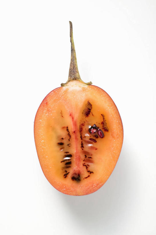 无人,竖图,俯视,室内,特写,白天,白色背景,蔬菜,切开,阴影,新鲜,反射,影子,食品,半个,食物,切,一半,摄影,有机食品,绿色食品,影棚,树番茄,剖面,切面,番茄,彩图,高角度拍摄,影棚拍摄,拍摄,树茄果