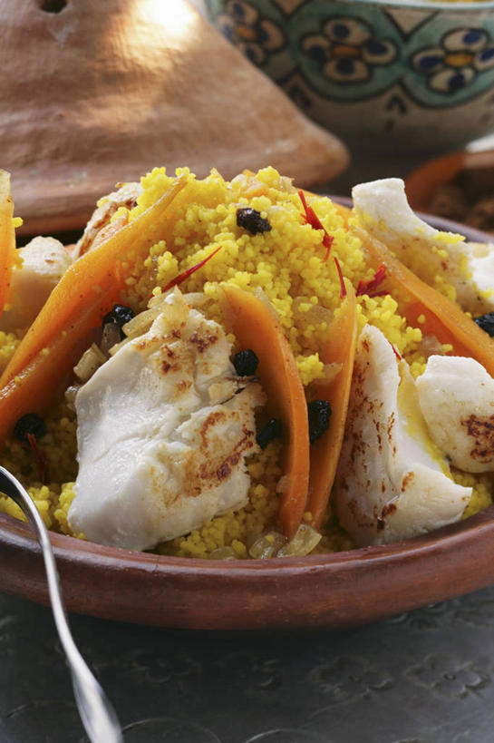 无人,竖图,俯视,室内,特写,白天,烹饪,快乐,桌面,桌子,葡萄,萝卜,胡萝卜,蔬菜,厨具,金属制品,阴影,新鲜,反射,金属,木制,粉末,影子,勺子,陶瓷,面粉,肉,鱼肉,食品,陶瓷制品,粮食,锅,肉类,藏红花,食物,一个,木制品,调羹,汤匙,粉,葡萄干,有机食品,绿色食品,单个,锅具,保护,农产品,番红花,肉食,烹饪用具,原材料,塔吉锅,西红花,粉状,乌珠木,烹调用具,山葫芦,蒲桃,草龙珠,红萝卜,甘荀,烹调,彩图,高角度拍摄