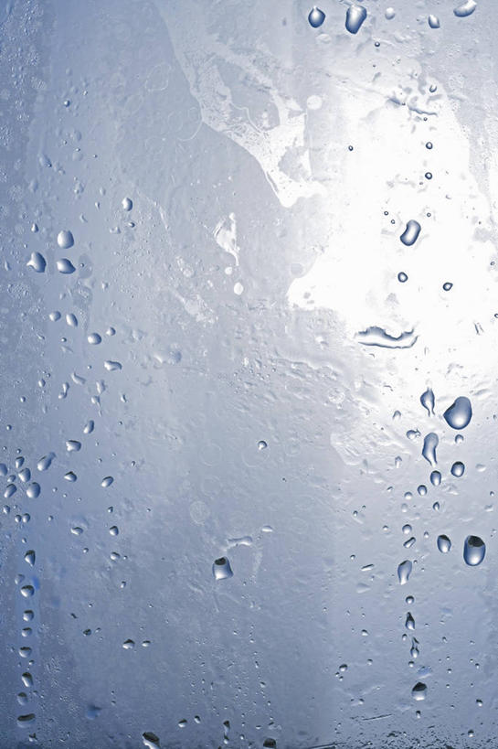 无人,竖图,室内,特写,白天,正面,水,露水,玻璃,透明,液体,水滴,玻璃制品,水珠,露珠,生机,剔透,灵动,通明,彩图,晶莹