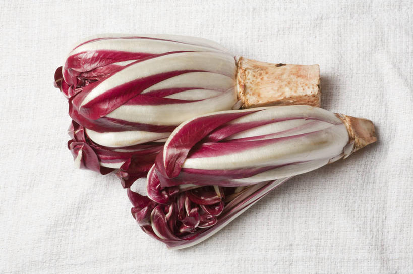 无人,横图,俯视,室内,特写,白天,餐桌,桌子,蔬菜,阴影,新鲜,反射,影子,菊苣,食品,药草,食物,两个,紫色,有机食品,绿色食品,餐台,药材,彩图,高角度拍摄