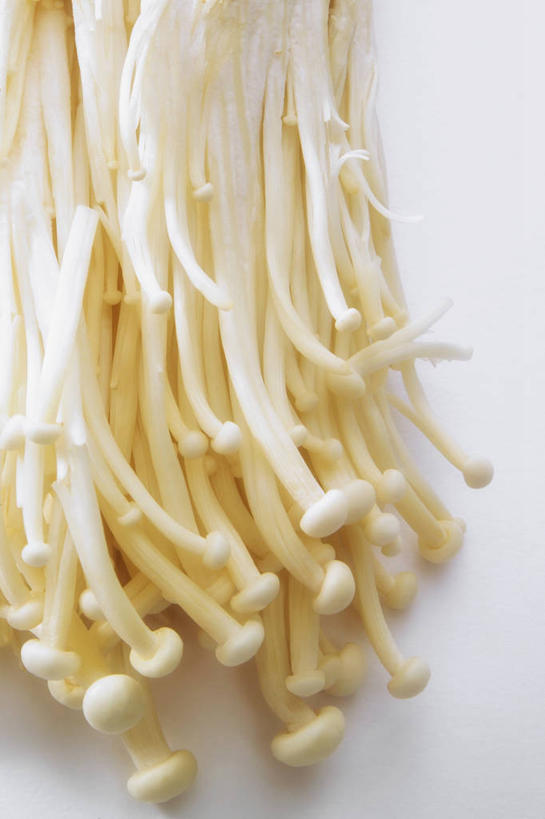 无人,竖图,俯视,室内,特写,白天,白色背景,餐桌,桌子,蔬菜,许多,阴影,新鲜,反射,影子,金针菇,菌菇,食品,很多,菌类,食物,食用菌,摄影,有机食品,绿色食品,影棚,餐台,构菌,金菇,毛柄金钱菌,银针菇,智力菇,彩图,高角度拍摄,影棚拍摄,拍摄