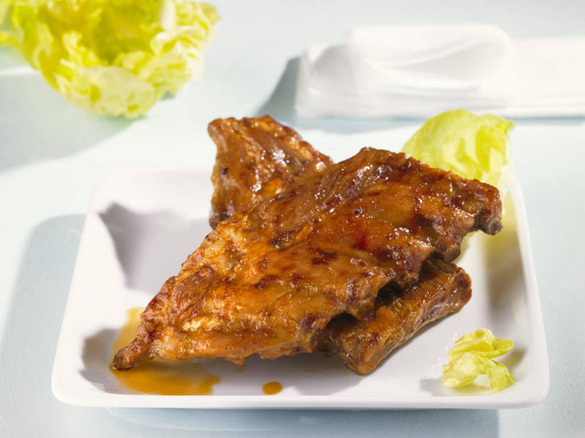 无人,横图,俯视,室内,特写,白天,白色背景,餐桌,桌子,餐具,阴影,反射,碟子,盘,影子,调料,酱料,酱汁,肉,佐料,调味品,调味料,猪肉,酱,肉类,一个,白色,盘子,碟,摄影,影棚,单个,餐台,肉食,豚肉,彩图,高角度拍摄,影棚拍摄,拍摄