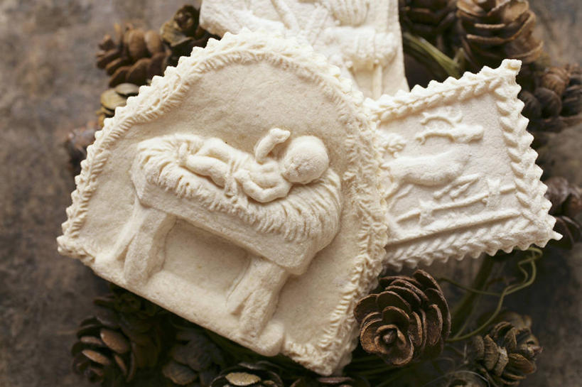 点心,无人,横图,俯视,室内,特写,白天,餐桌,桌子,圣诞节,阴影,节日,庆祝,反射,影子,食品,坚果,果实,松果,曲奇,文化,食物,饼干,干果,零食,庆典,餐台,纪念,松塔,曲奇饼,曲奇饼干,彩图,高角度拍摄