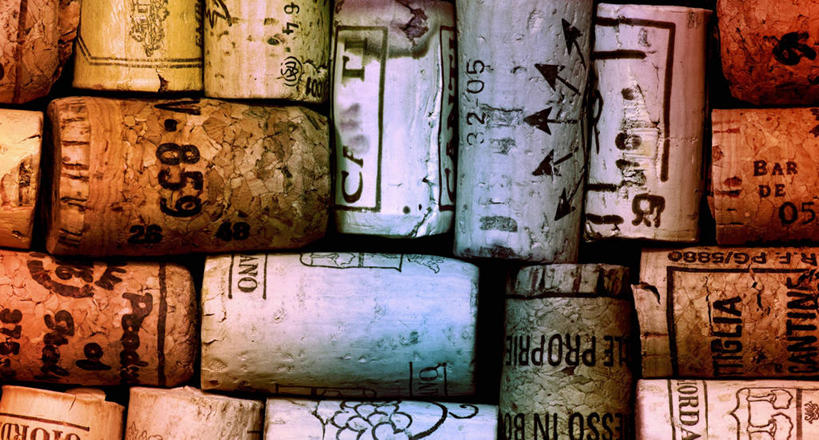 无人,横图,俯视,室内,特写,白天,静物,一排,许多,阴影,整齐,反射,标志,数字,文字,影子,字符,标识,排列,瓶塞,阿拉伯数字,保存,队列,密封,彩图,高角度拍摄