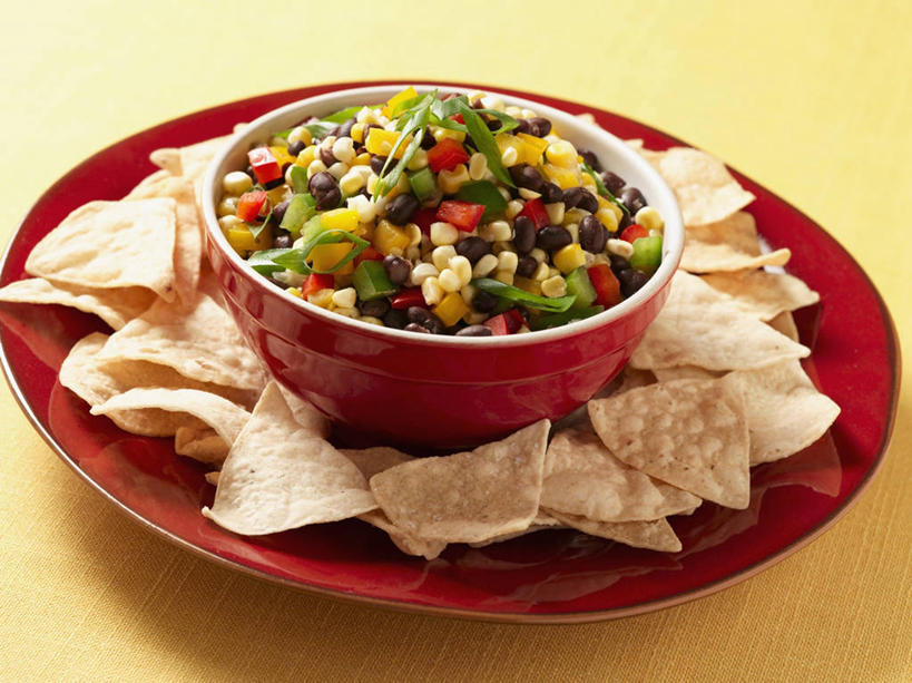 点心,无人,横图,俯视,室内,特写,白天,玉米,植物,餐桌,桌子,豆,蔬菜,餐具,一堆,许多,阴影,堆叠,堆积,黄色背景,新鲜,反射,棒子,碟子,盘,影子,陶瓷,豆类,豆子,玉米片,玉蜀黍,黑豆,食品,陶瓷制品,食物,红色,盘子,容器,碟,碗,快餐,零食,摄影,有机食品,绿色食品,影棚,餐台,储藏,堆,苞米,储存,苞芦,垃圾食品,豆科,苞谷,乌豆,乌大豆,包谷,大蜀黍,番麦,薏米包,玉高粱,玉麦,珍珠米,彩图,高角度拍摄,影棚拍摄,拍摄,贮存