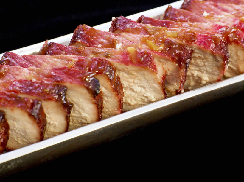 无人,横图,俯视,室内,特写,白天,烹饪,中餐,餐桌,桌子,餐具,一排,许多,阴影,黑色背景,整齐,反射,碟子,盘,影子,肉,料理,食品,叉烧,猪肉,菜肴,美食,肉类,食物,排列,一个,白色,盘子,碟,中式,摄影,佳肴,影棚,单个,餐台,队列,肉食,豚肉,广东菜,粤菜,彩图,高角度拍摄,影棚拍摄,拍摄