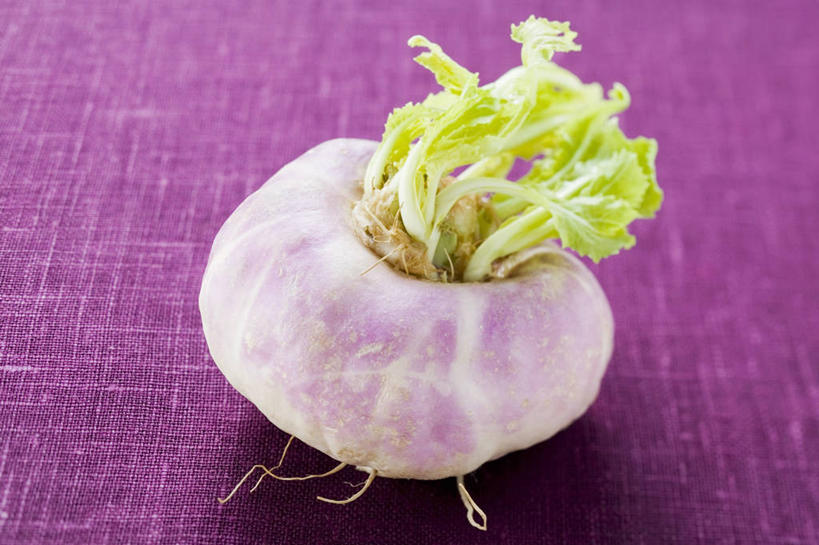 无人,横图,俯视,室内,特写,白天,餐桌,桌子,蔬菜,叶子,阴影,紫色背景,新鲜,反射,影子,食品,绿叶,芜菁,食物,一个,嫩叶,摄影,有机食品,绿色食品,影棚,单个,餐台,蔓菁,盘菜,大头芥,叶,叶片,彩图,高角度拍摄,影棚拍摄,拍摄