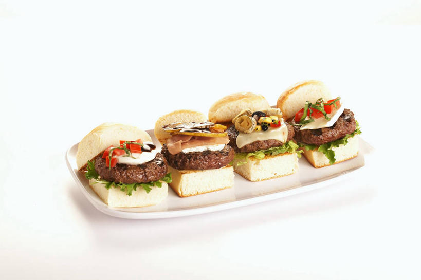 点心,面包,无人,横图,俯视,室内,特写,白天,白色背景,烹饪,西餐,餐桌,桌子,蔬菜,西红柿,餐具,一排,阴影,新鲜,整齐,反射,碟子,盘,影子,生菜,莴苣,肉,汉堡,牛肉,料理,食品,面点,菜肴,美食,肉类,食物,糕点,排列,一个,盘子,碟,快餐,四个,西式,摄影,佳肴,有机食品,绿色食品,影棚,单个,餐台,队列,肉食,西式快餐,垃圾食品,春菜,鹅仔菜,莴仔菜,千金菜,叶用莴苣,番茄,彩图,高角度拍摄,影棚拍摄,拍摄