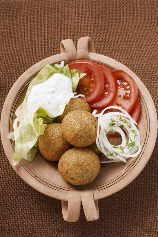 牛奶,无人,竖图,俯视,室内,特写,白天,餐桌,桌子,蔬菜,西红柿,阴影,新鲜,反射,影子,豆类,食品,饮品,营养,酸奶,食物,饮料,摄影,有机食品,绿色食品,影棚,褐色背景,餐台,乳制品,奶,发酵,鹰嘴豆,回鹘豆,桃豆,鸡豆,诺胡提,优格,优酪乳,番茄,彩图,高角度拍摄,影棚拍摄,拍摄