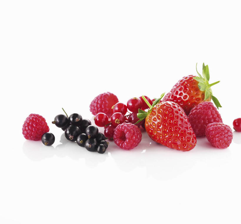 无人,横图,俯视,室内,特写,白天,白色背景,餐桌,桌子,草莓,浆果,蓝莓,水果,一堆,许多,阴影,堆叠,堆积,新鲜,反射,影子,灯笼果,生食,食品,果实,食物,红色,摄影,有机食品,绿色食品,影棚,餐台,堆,山莓,树莓,红醋栗,三月泡,四月泡,山抛子,刺葫芦,悬钩子,馒头菠,高脚菠,龙船泡,泡儿刺,洋莓,水果皇后,山都柿,蓝浆果,蓝靛果,红莓,地莓,醋栗,彩图,高角度拍摄,影棚拍摄,拍摄